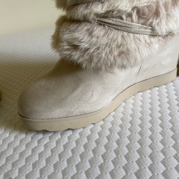 Boots - Picture 4 of 6